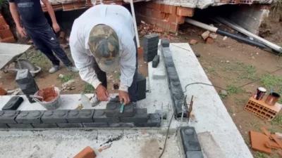 Cabrera: arrancó la primera construcción con ladrillos de ceniza de cáscara de maní