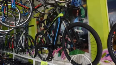 Neuquén: Con la nafta por las nubes, los talleres de bicicletas tienen más trabajo