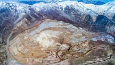 Greenpeace: «los legisladores decidieron modificar esta ley para entregar los glaciares a industrias contaminantes como la minería”