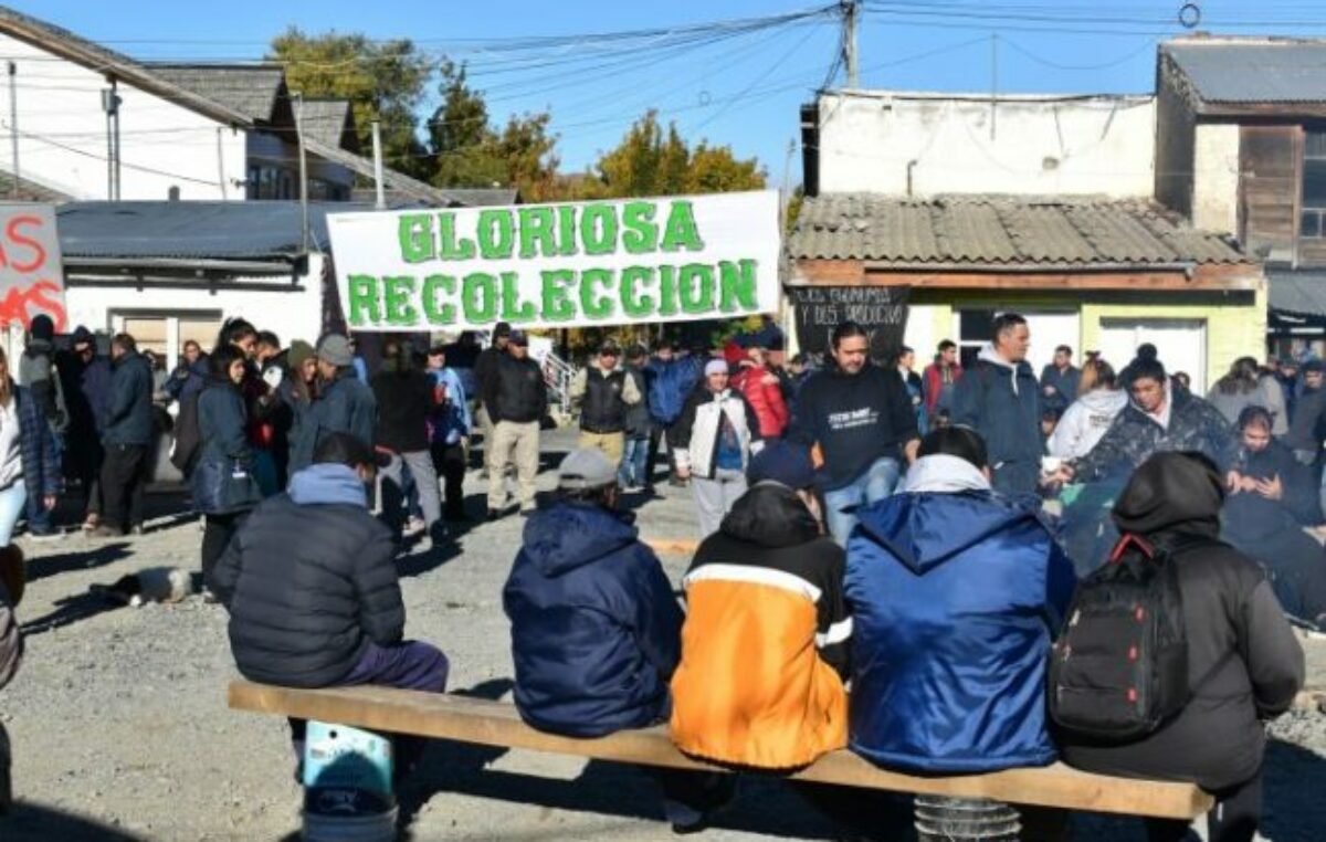Trabajadores municipales de Esquel elaboraron una contraoferta salarial y levantaron la retención de servicios
