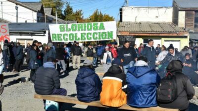 Trabajadores municipales de Esquel elaboraron una contraoferta salarial y levantaron la retención de servicios