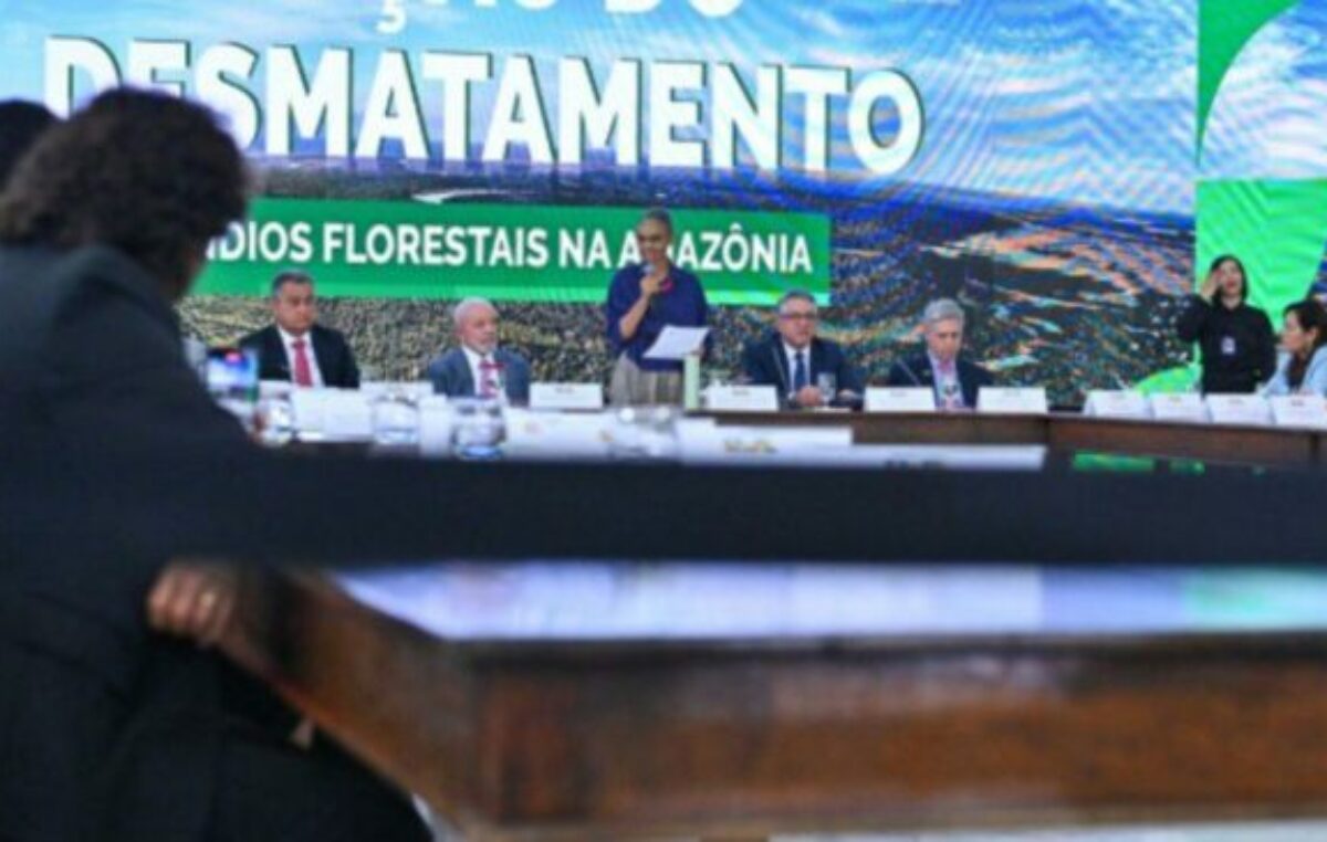 Lula presenta un nuevo programa para combatir la tala ilegal en la Amazonía