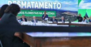 Lula presenta un nuevo programa para combatir la tala ilegal en la Amazonía