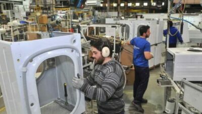 Crece el desempleo en pueblo cordobés donde Milei sacó el 82%: echan a 200 personas en una fábrica