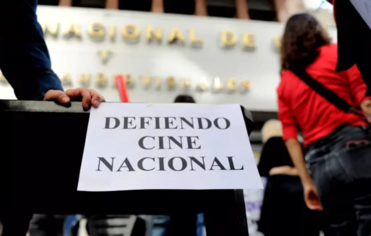 Ajuste al cine: el Gobierno cerró las puertas del INCAA y licenció a los trabajadores