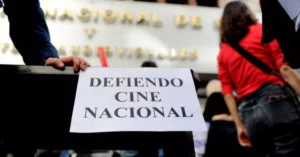 Ajuste al cine: el Gobierno cerró las puertas del INCAA y licenció a los trabajadores