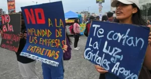 Grave situación en Ecuador: dos días sin trabajar por una grave crisis de energía
