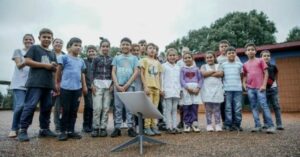 El Gobierno de Misiones puso en funcionamiento antenas de Starlink para que las escuelas mas remotas de la provincia tengan internet