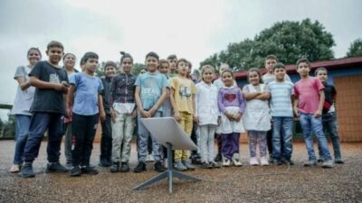 El Gobierno de Misiones puso en funcionamiento antenas de Starlink para que las escuelas mas remotas de la provincia tengan internet