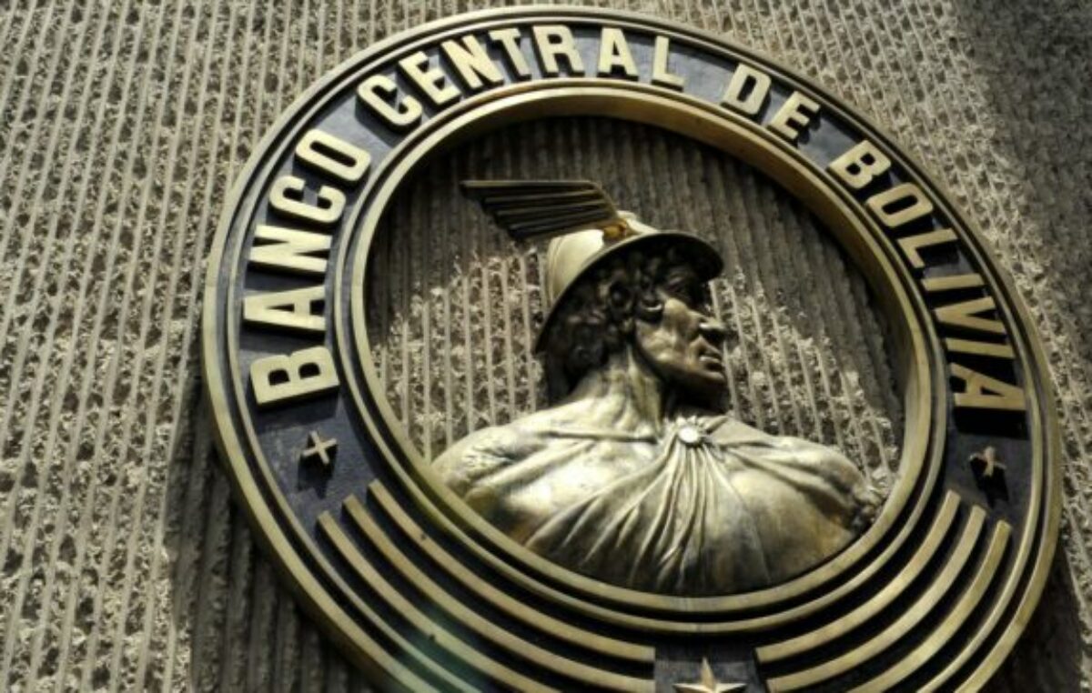 El gobierno boliviano sanciona a 22 bancos por especulación en la venta de dólares