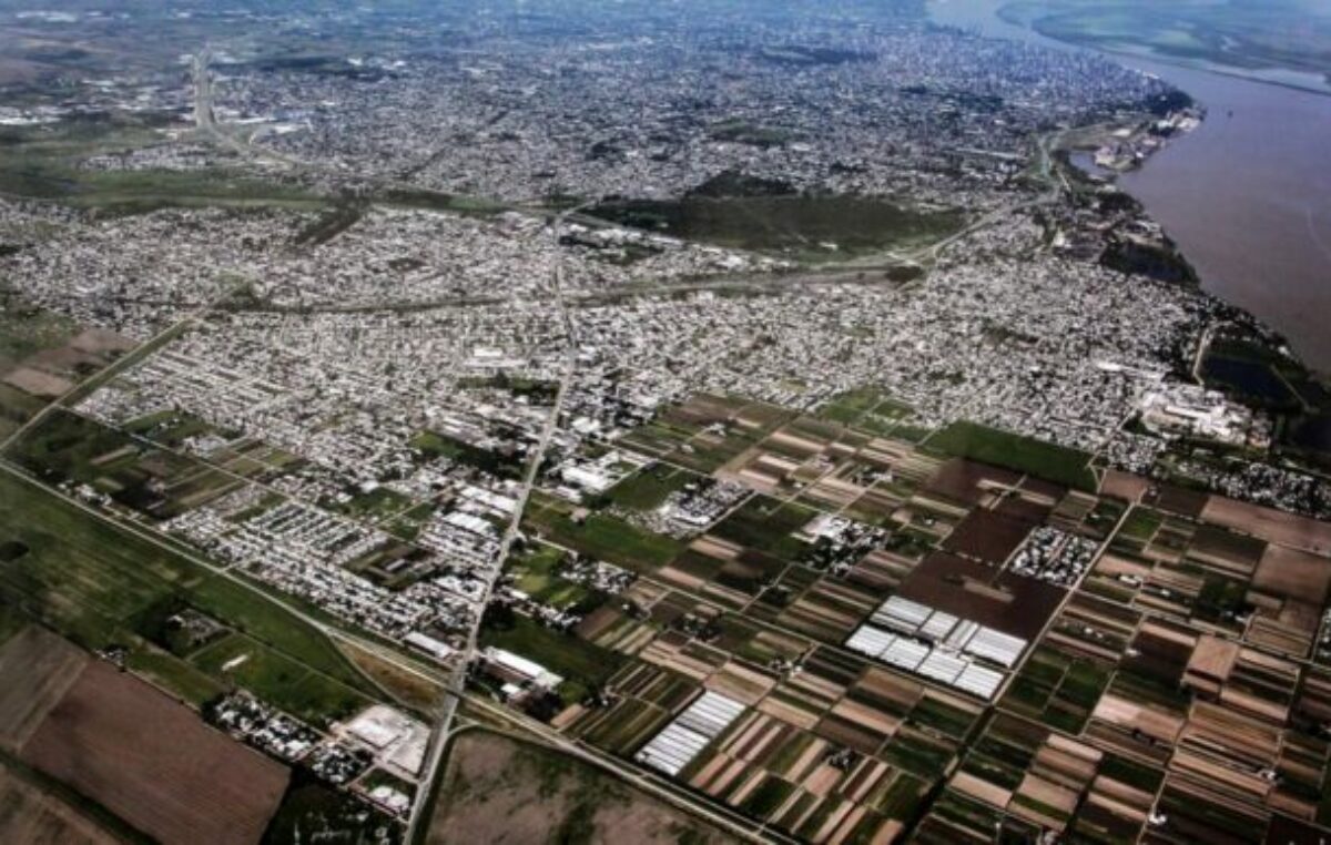 “Tenemos el Paraná que pasa por delante de las localidades y hay barrios enteros sin agua potable”