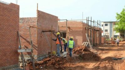 La motosierra contra los más pobres: mil obras paralizadas en barrios populares y 25 mil despidos