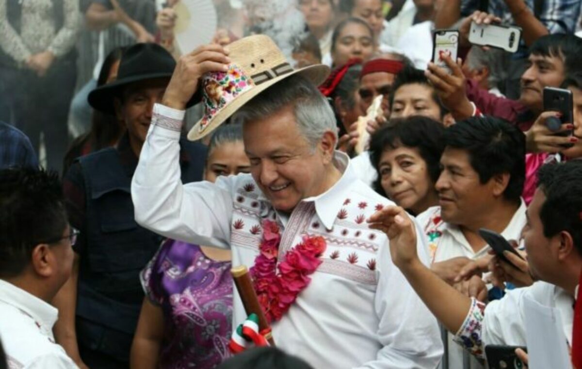 Los 4 pilares que explican la alta popularidad de AMLO tras 6 años gobernando México (y cómo lo ven sus críticos)