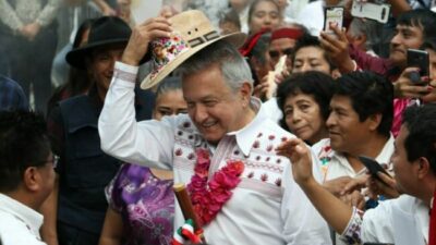 Los 4 pilares que explican la alta popularidad de AMLO tras 6 años gobernando México (y cómo lo ven sus críticos)