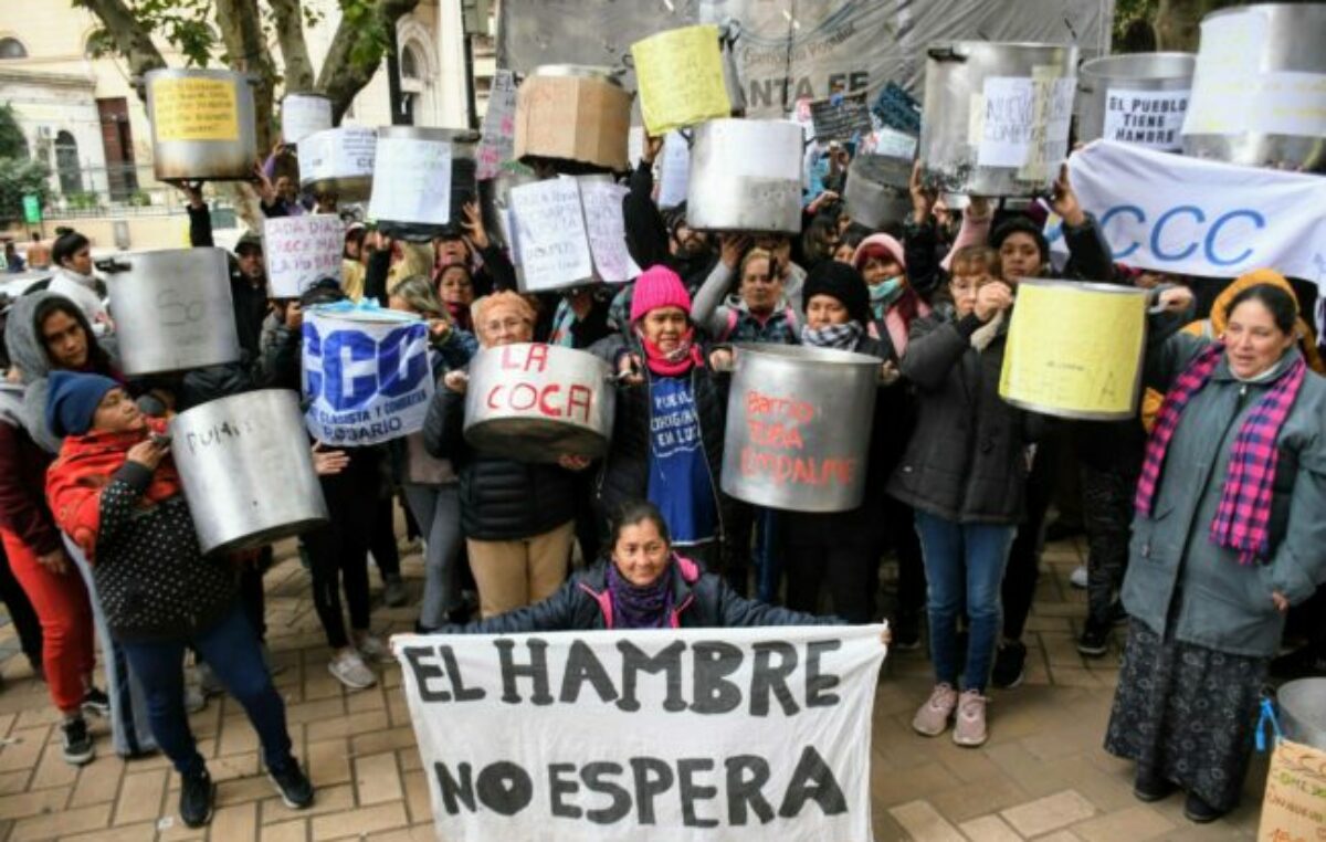 Marcha de las ollas vacías en Rosario: multitudinaria manifestación por la falta de alimentos en comedores 