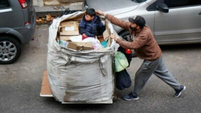 Bajos salarios y pobreza desplazaron a la inflación de los principales problemas de los argentinos