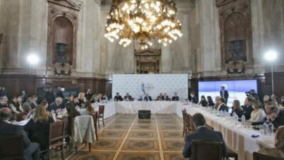 Ley Bases y paquete fiscal: el oficialismo intentará concretar el dictamen de comisión esta semana