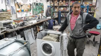 Los neuquinos caen en las reparaciones por la crisis: ¿Cuánto cuesta arreglar un electrodoméstico?