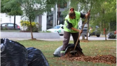 Santa Fe: El 70% de los cuidacoches que se anotó para trabajar en cooperativas, lo cumplió