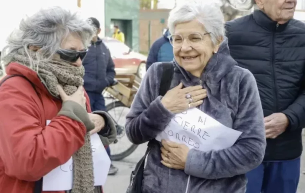 La felicidad del pueblo que evitó el cierre del Correo: detalles del acuerdo