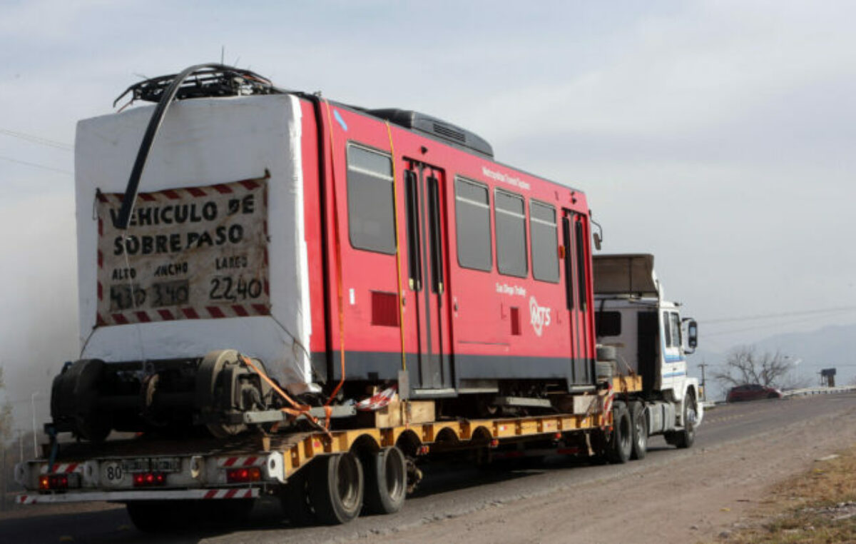 Llegan las nuevas duplas del Metrotranvía que permitirán la extensión a Luján de Cuyo y al aeropuerto