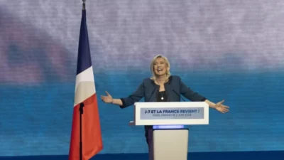 Terremoto ultraderechista en Francia: el partido de Le Pen arrasó y Macron llama a elecciones legislativas