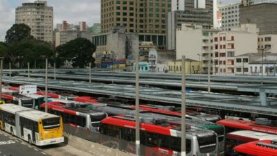 Conductores de autobuses aprueban huelga a partir del viernes en Sao Paulo