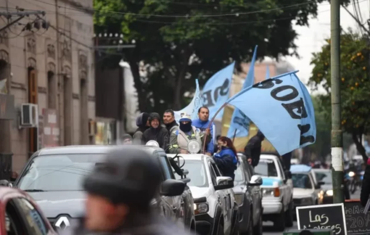 El SOEM realiza una caravana hasta Casa de Gobierno de Catamarca