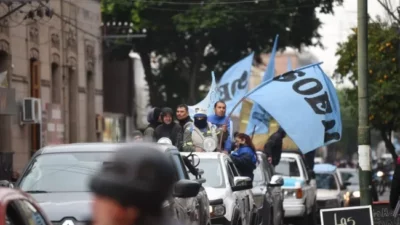 El SOEM realiza una caravana hasta Casa de Gobierno de Catamarca