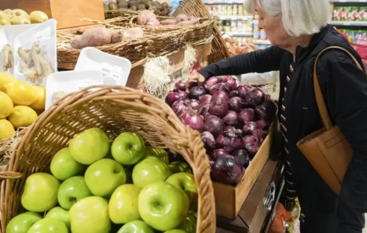 Pese a la desaceleración de mayo, la Argentina aún es el país con mayor inflación en América Latina