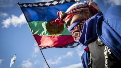Manuel Adorni apuntó contra la propagación de «banderas mapuches» en la cordillera
