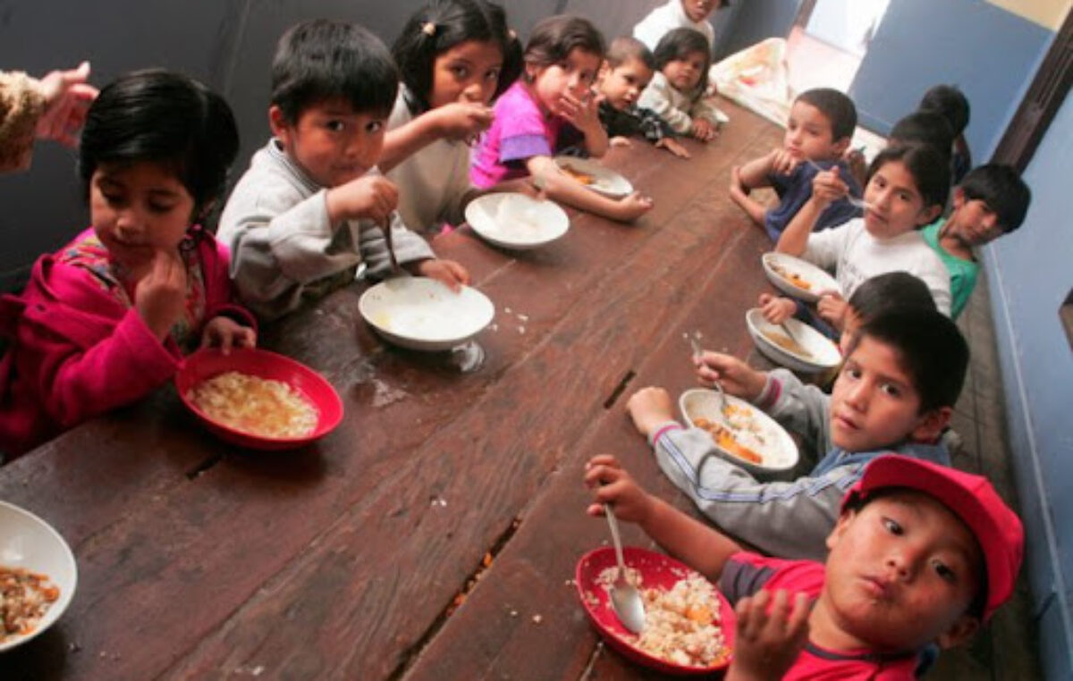 «A las escuelas de Trelew van chicos sin comer, la gente tiene hambre»