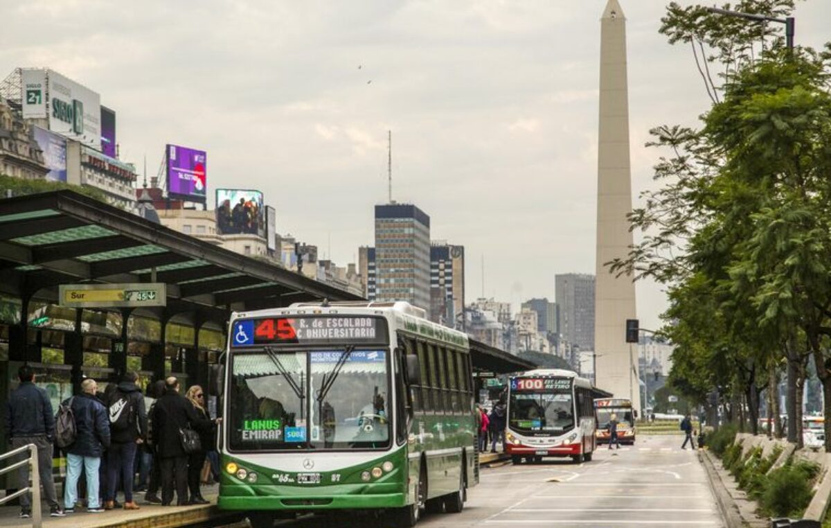 El Gobierno de Milei aumenta los subsidios para sostener en $270 el precio del boleto en Buenos Aires