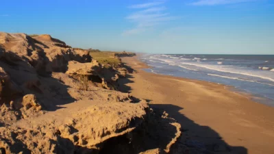 El pueblo de Argentina con playas vírgenes que tiene 4 habitantes, no posee señal de celular y es de interés científico