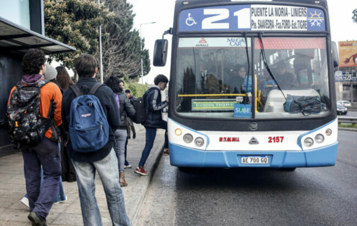 Los trabajadores del AMBA los perjudicados: Colectivos; el Gobierno retira los subsidios y se desentiende del impacto