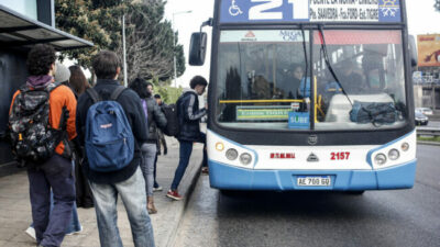 Los trabajadores del AMBA los perjudicados: Colectivos; el Gobierno retira los subsidios y se desentiende del impacto