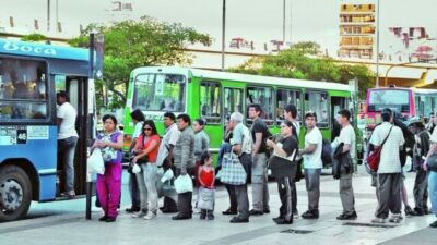 Casi 7 de cada 10 argentinos utilizan el colectivo para ir a trabajar