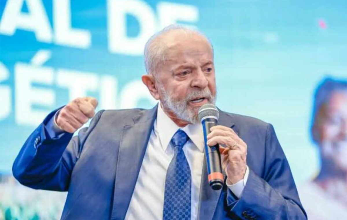 Lula criticó privatizaciones de empresas públicas