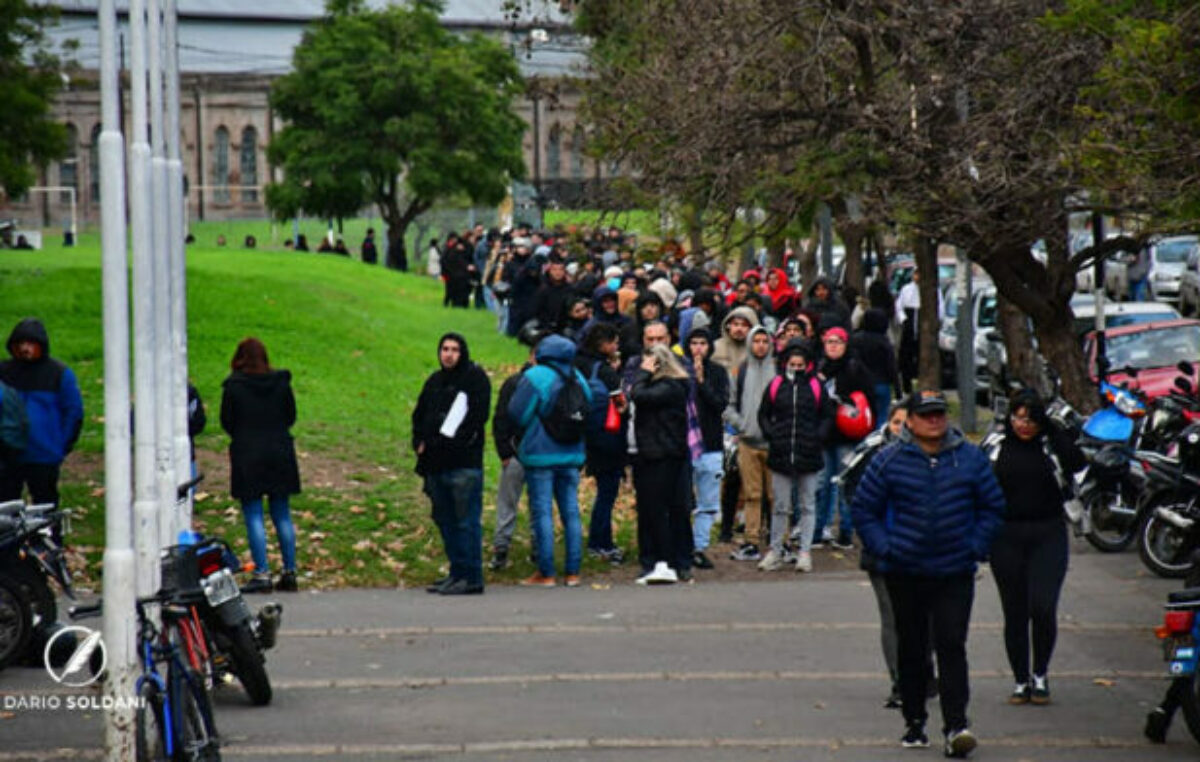 Desplome del empleo formal: 612.000 trabajadores dejaron de aportar en la gestión de Milei