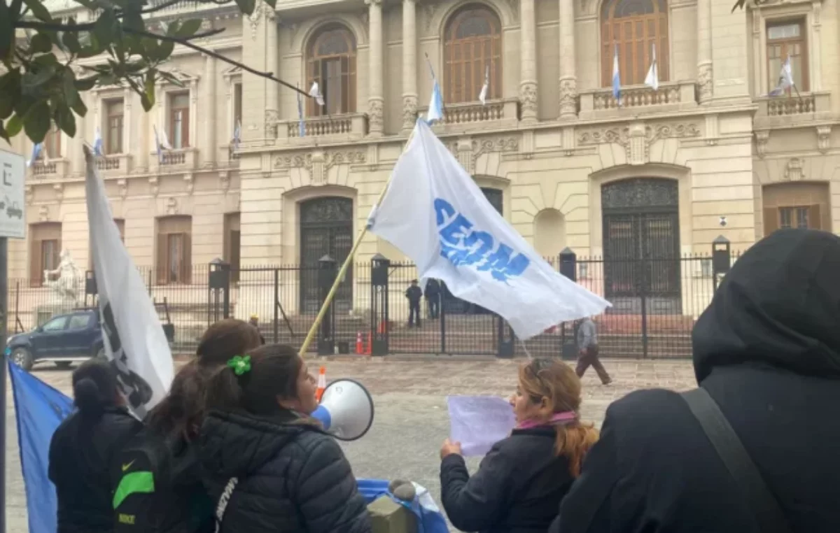 «Banderazo» de municipales jujeños: despidos y mejoras salariales, entre los reclamos