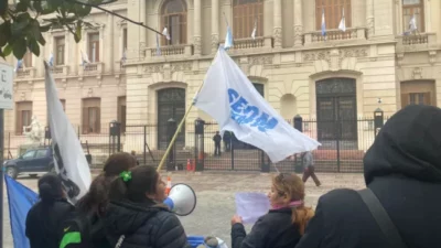 «Banderazo» de municipales jujeños: despidos y mejoras salariales, entre los reclamos