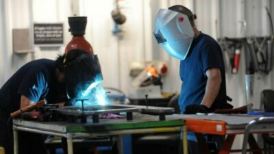 La industria pyme volvió a caer fuerte en julio y crecen las dificultades para pagar salarios