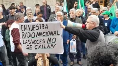 Córdoba: Durante el abrazo a Radio Nacional, el Gobierno levantó el programa «Bajo el mismo sol»