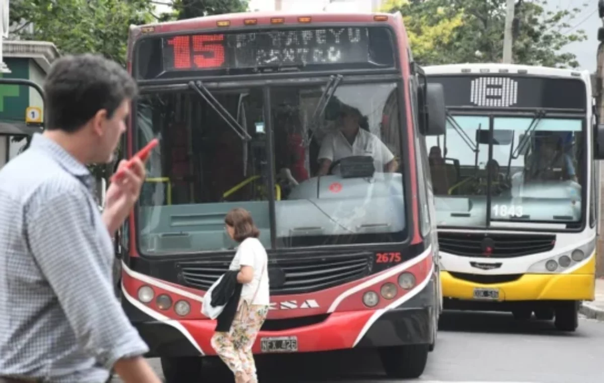 Las empresas de colectivos piden llevar el boleto a $1465 en Santa Fe