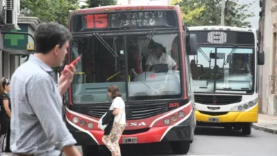 Las empresas de colectivos piden llevar el boleto a $1465 en Santa Fe