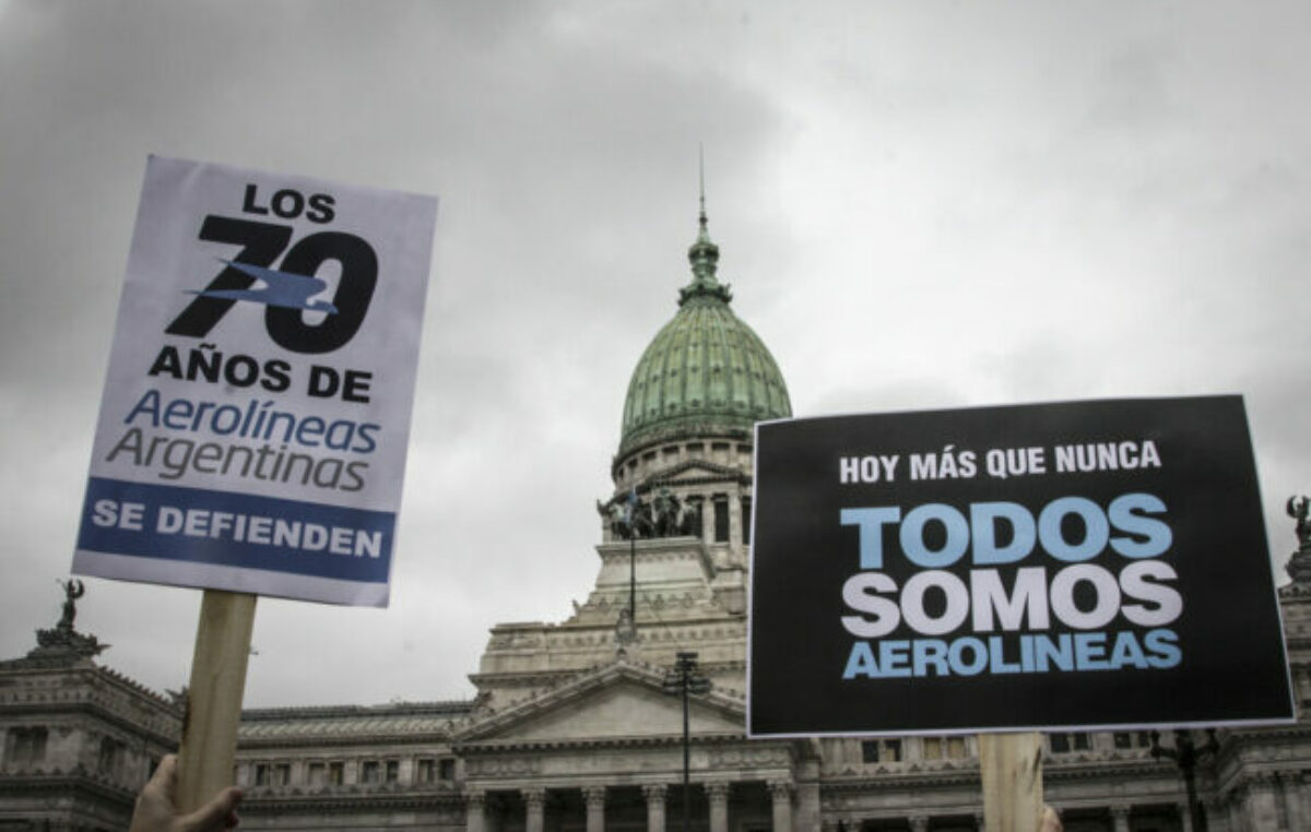 El Gobierno arremete contra Aerolíneas Argentinas