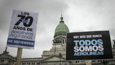 El Gobierno arremete contra Aerolíneas Argentinas