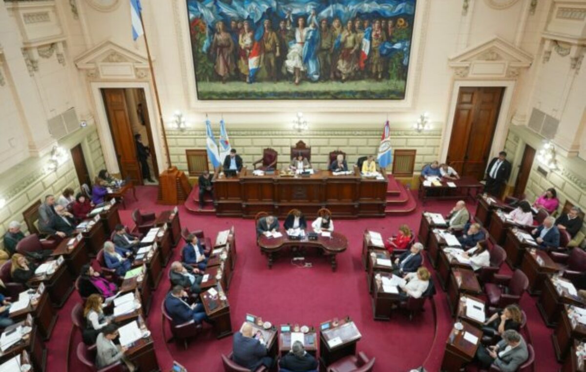 Reforma constitucional santafesina: distribución de diputados, mandatos comunales y el reiterado debate de la reelección