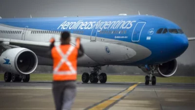 Desguace y destrucción: cómo funcionó Aerolíneas Argentinas cuando fue privatizada en los ’90