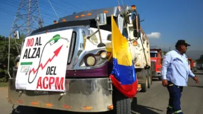 Protestas por el precio del diésel congestionan una decena de rutas en Colombia